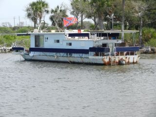 Redneck Yacht club member