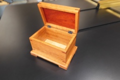 Hinged lid, ambrosia maple bottom