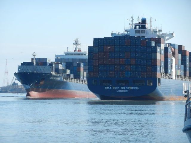 Ships passing at City Front Channel