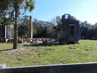 Pool house ruins