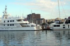Sea Bowld vs. houseboat